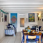 La Maison Bleue